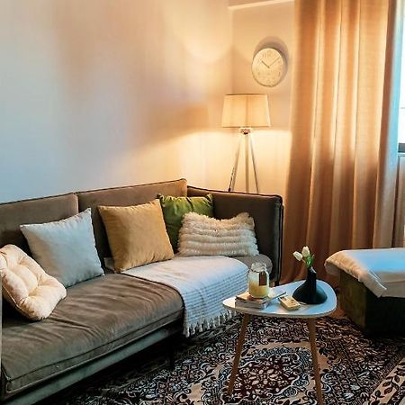 Entire Serviced Apartment With A Beautiful View ティラナ エクステリア 写真