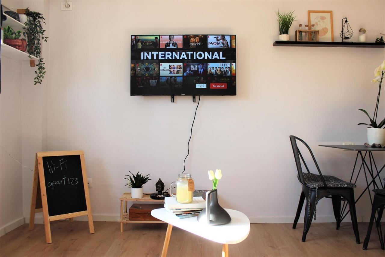 Entire Serviced Apartment With A Beautiful View ティラナ エクステリア 写真