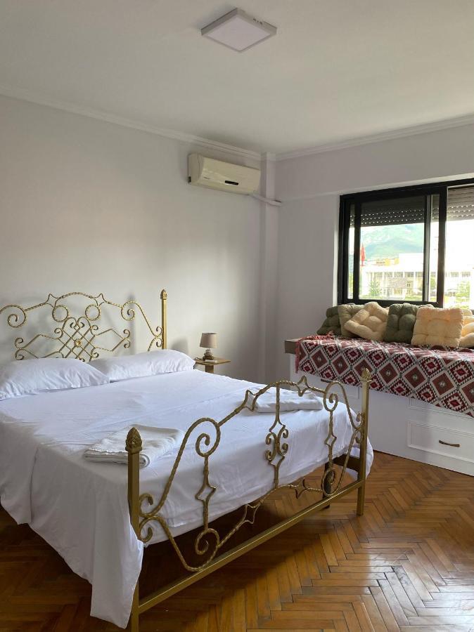 Entire Serviced Apartment With A Beautiful View ティラナ エクステリア 写真