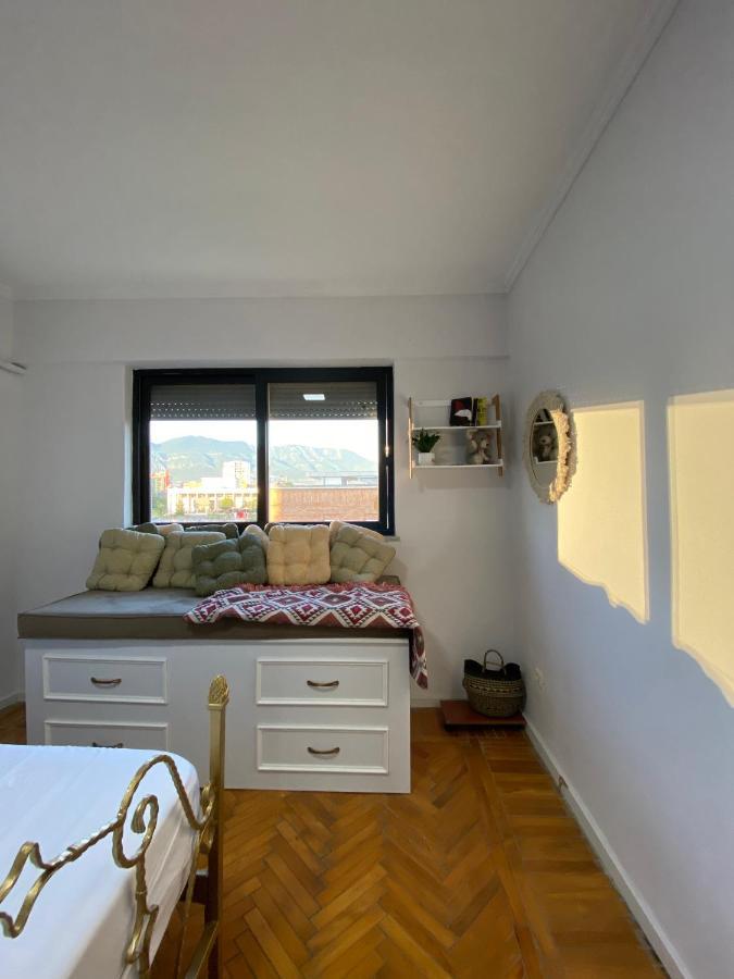 Entire Serviced Apartment With A Beautiful View ティラナ エクステリア 写真